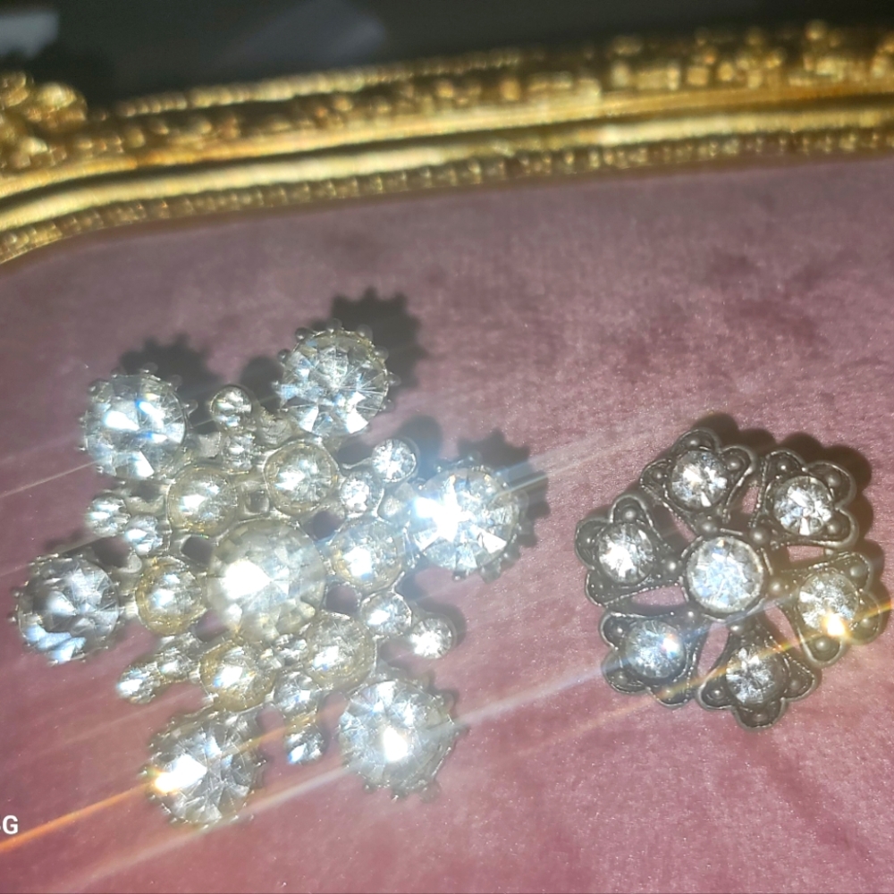 Vintage clear crystal buttons